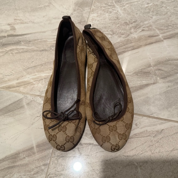 Gucci Monogram Bow Ballet Flats - Picture 3 of 5